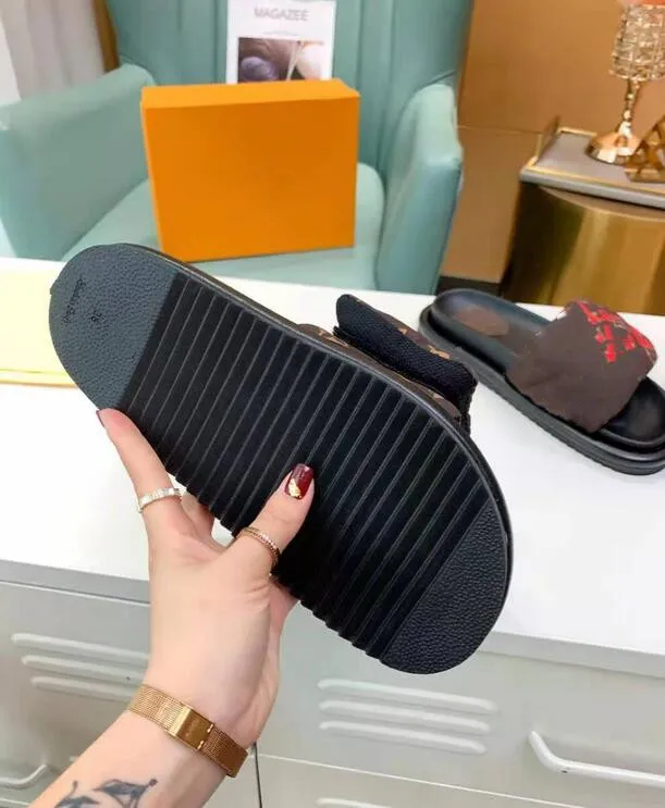 Women Summer Slippers sandals bench shoes Stylish Slides casual flat genuine leather Versatile printing soft sole leisure comfortable non slip sandals
