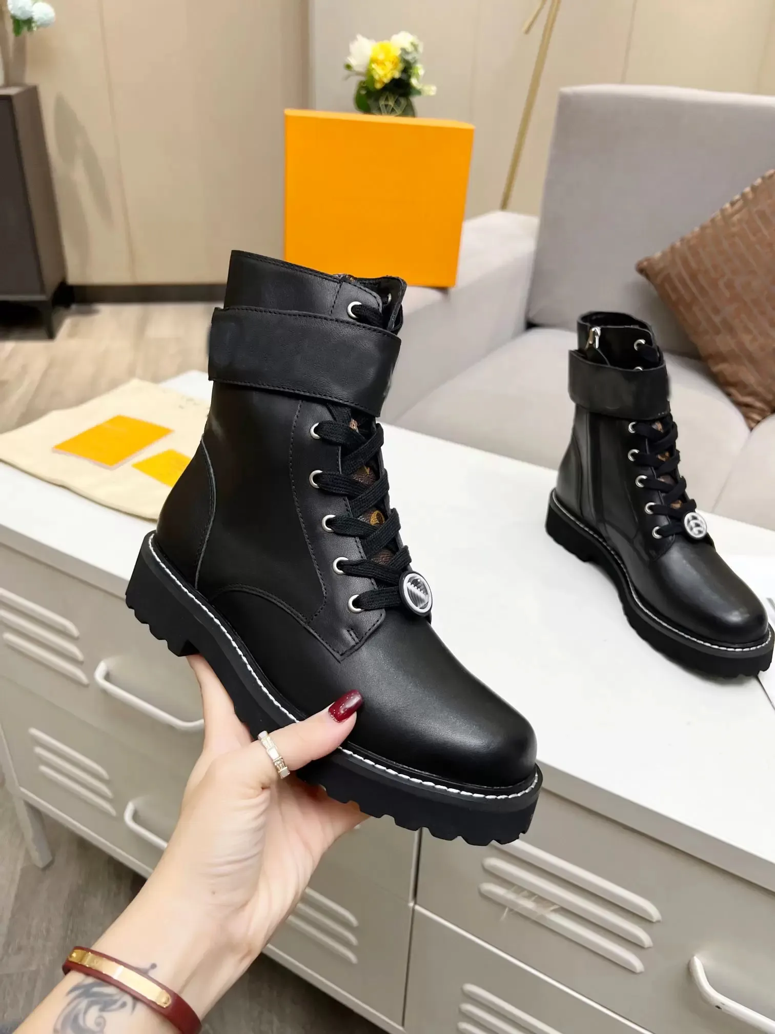 Stivali Martin In Pelle Femminile 2024 Territory Flat Ranger Designer Luxury Booties Da 132 62 DHgate