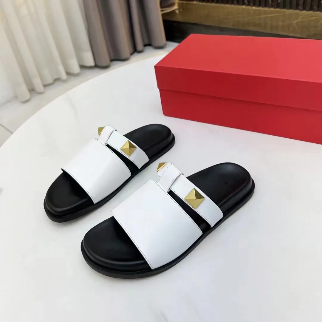 2022 New Spring And Summer Women`s Slippers Luxury Fashion Rivet Design Flat Shoes Concise Beach Vacation Ladies Sandals