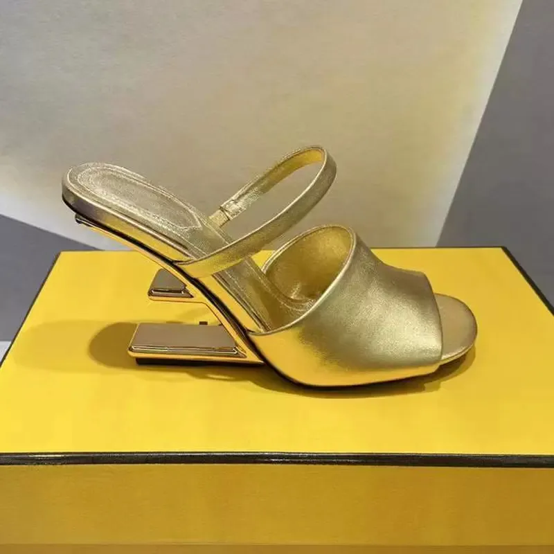 altın Şekilli yüksek topuklu terlikler Metalik yüksek topuklu ayakkabılar burnu açık slip-on slaytlar katır dana derisi deri taban sandaletler kadınlar için lüks tasarım ayakkabılar