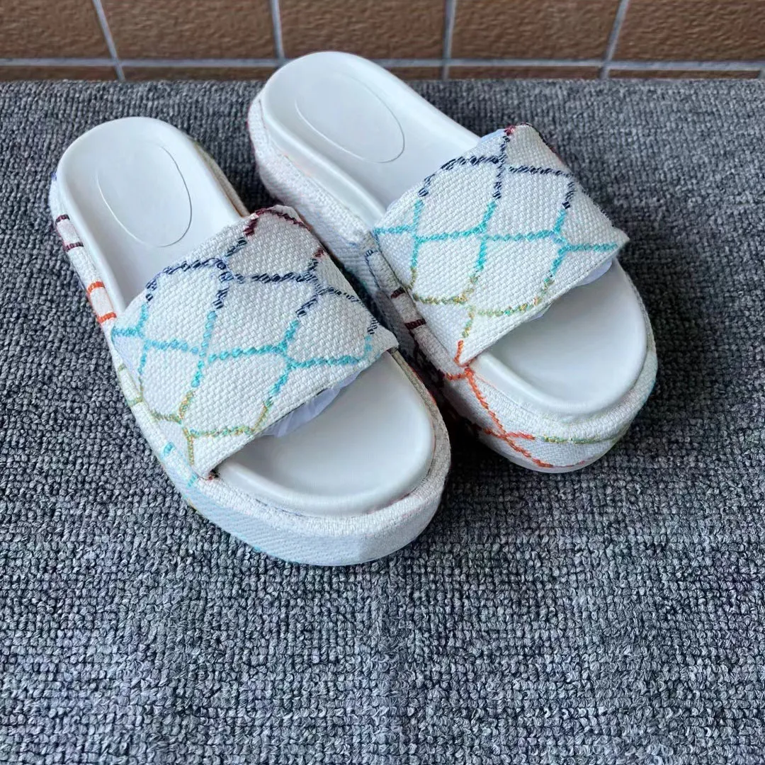 2022 damesmode geborduurde canvas ontwerper dia's slippers meisjes 60 mm met canvas bedekte plateausandalen met doos en stofzakken maat: 35-42