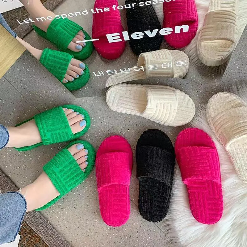 2022 Pantoufles Sandales Femmes Designer Diapositives Tissu Caoutchouc Fourrure Coton Semelle Extérieure Herbe Vert Épais Bas Wedge Moelleux Resort Éponge Sliders Sandale 35-41