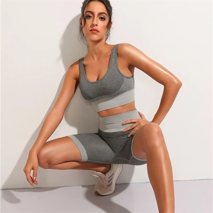 Seamless Yoga Set Mujeres Grey Dry Fit 2 piezas Tight Crop Top Shorts Sport set Summer Workout Outfit Fitness Ropa Rid Gym Sets T200610