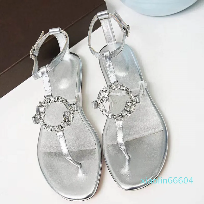 Sandales à fond plat classiques de la mode dans l'atmosphère de la mode bouton de diamant brillant