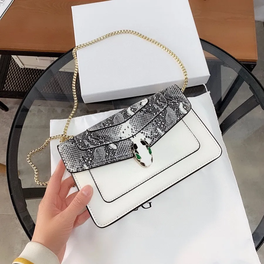 12 Designer Inspired Handbags on Amazon - the gray details