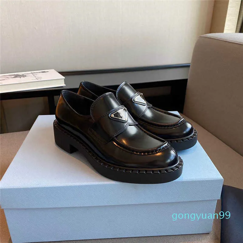 2022 nowe luksusowe designerskie buty damskie czarne czekoladowe szczotkowane skórzane mokasyny Triangle Buts Zwiększ platformę