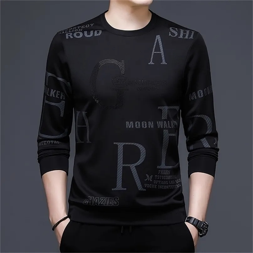 Browon Sprign Autumn Black T 셔츠 긴 슬리브 O- 넥 칼라 패션 트렌드 문자 인쇄 슬림 티셔츠 Men Street Wear 220507