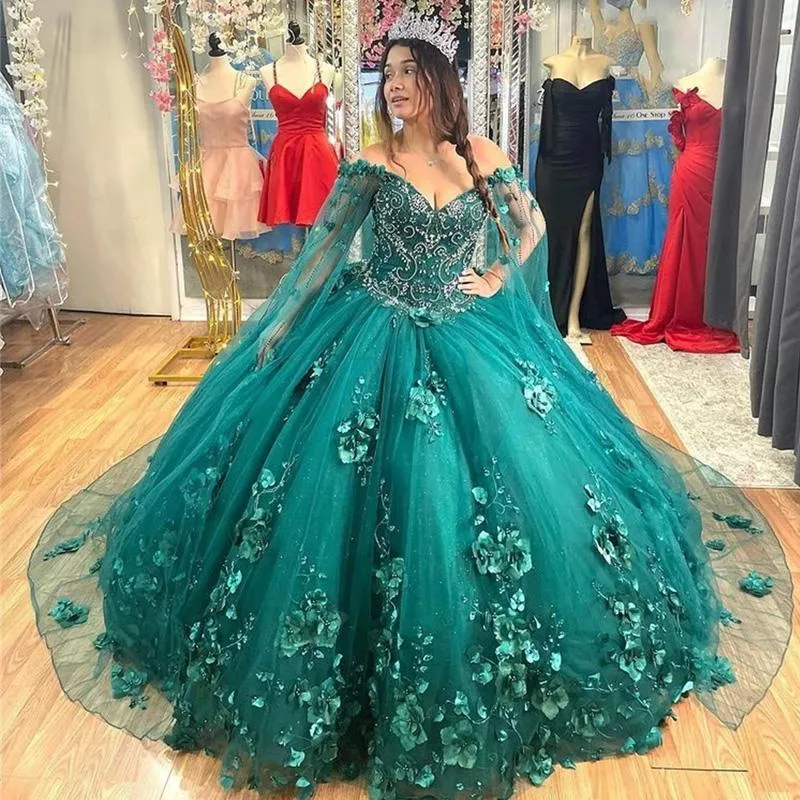 Sexy luxueuze smaragdgroene groene quinceanera baljurk jurken 3d bloemen kanten appliques kristallen kralen vloer lengte afneembare cape party prom avondjurken 403