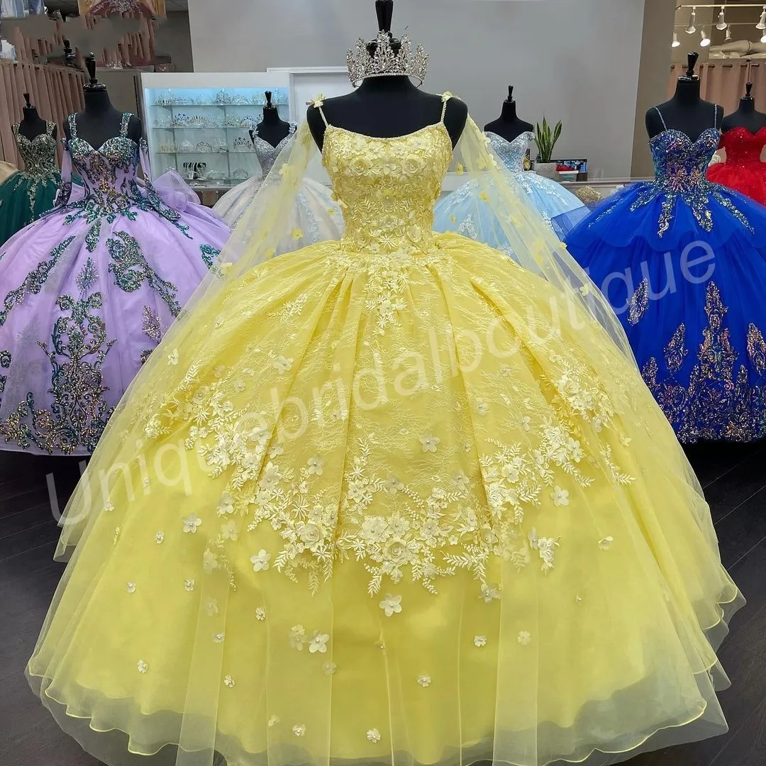 Vestido De Quinceanera Amarillo Hinchado Con Una Capa De Capucha