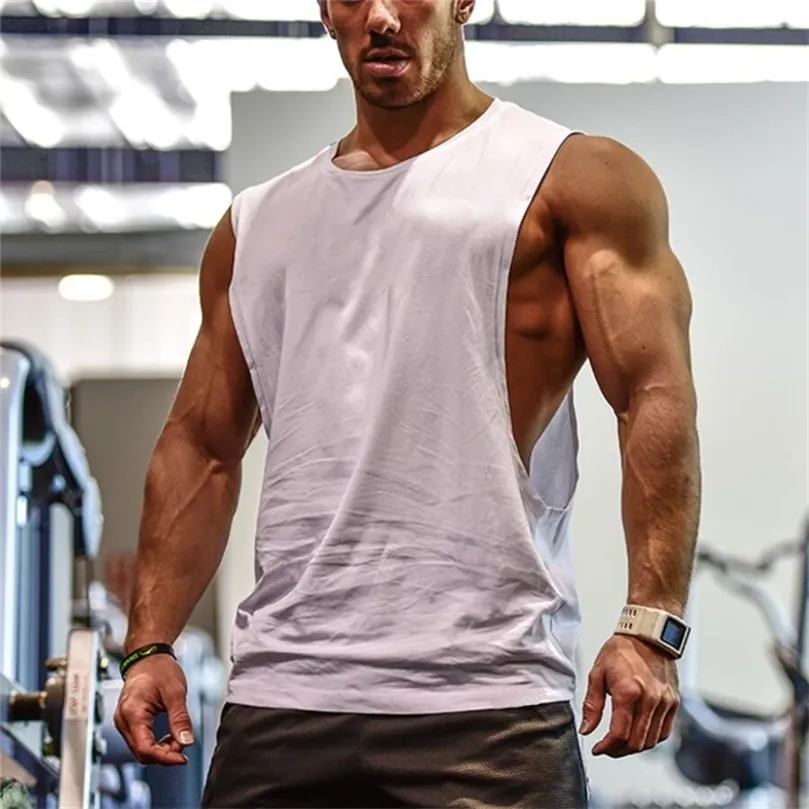 Hommes découpés chemise sans manches gymnases Stringer gilet entraînement blanc T-shirt Muscle Tee Bodybuilding débardeur Fitness vêtements 220621