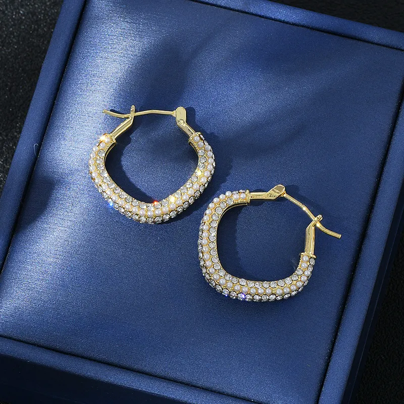 Neue exquisite luxuriöse geometrische Mikroset-Zirkonohrringe Frauen Schmuck 18K Gold plattiert High-End-Ohrringzubehör