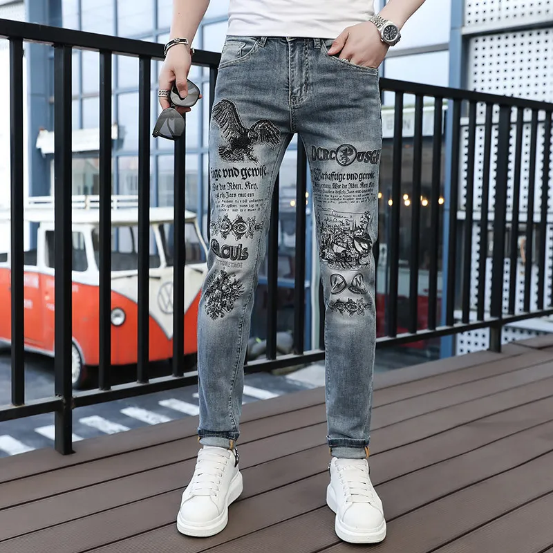 2022 été nouvelle mode hommes jean coréen mince aigle impression diamants chauds paillettes conception pantalon élastique tube droit multi taille jean