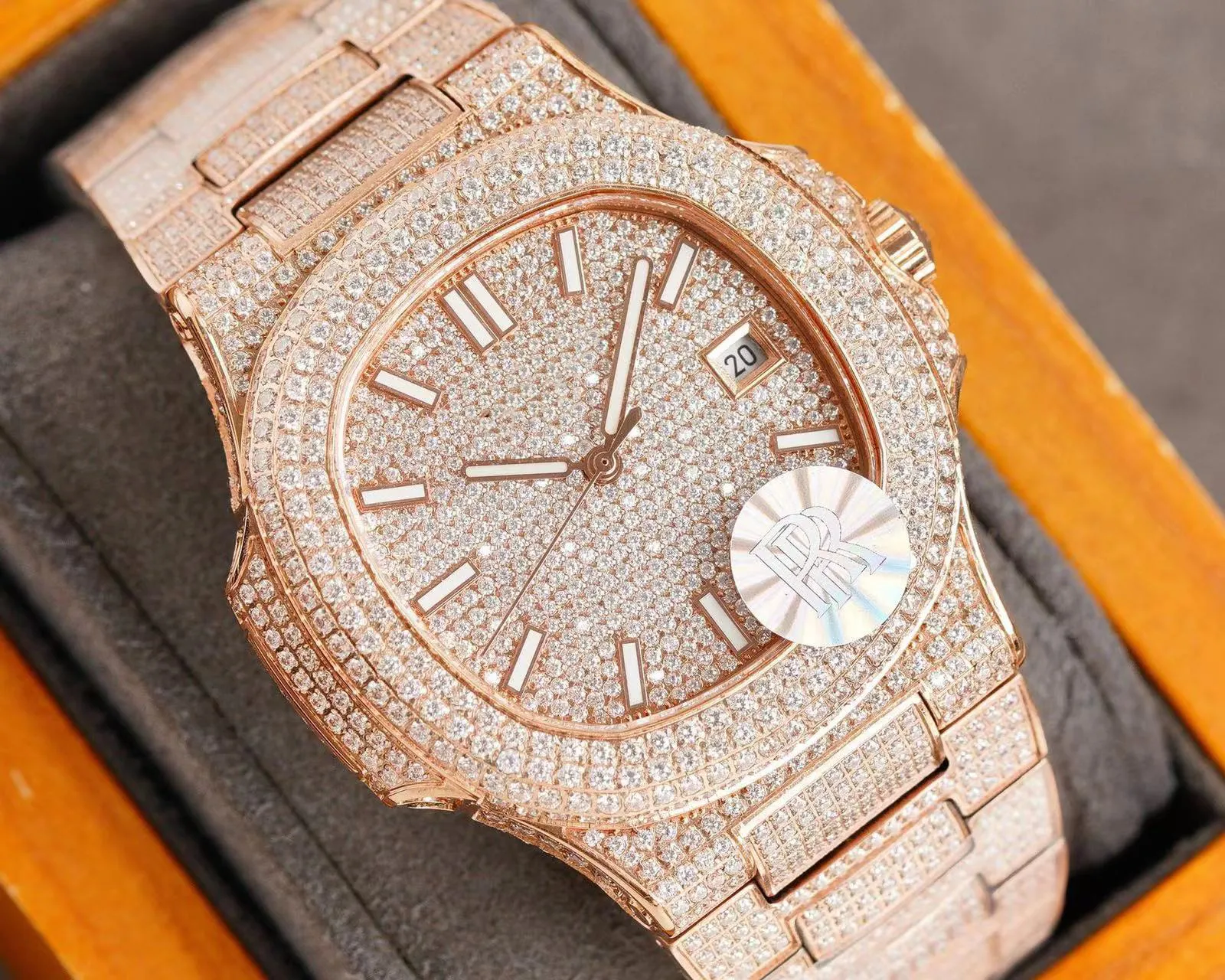 Designer Watches produkuje najlepiej sprzedające się fabrycznie wysokiej jakości pełne diamond ruch mechaniczny zegarek Sapphire Glass Pasek ze stali nierdzewnej 5VBH