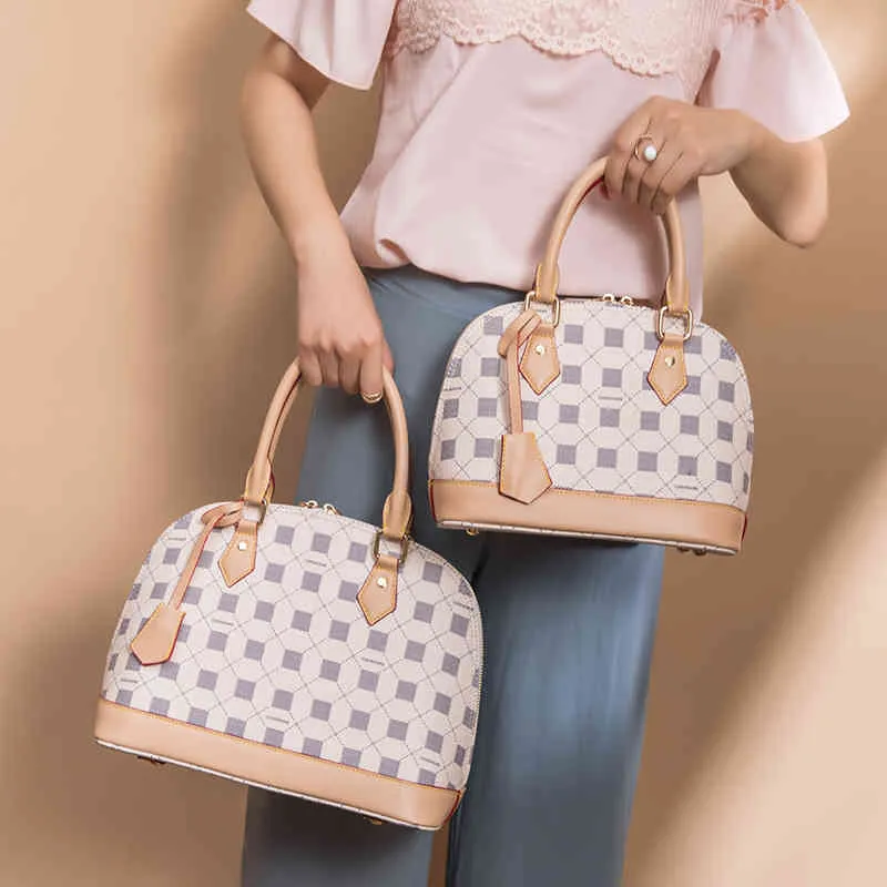 Ladies Fashion Luxury Brand Tide Bag Wholesale 2022 Bola feminina Zipper Lattice Shell simples Capacidade grande