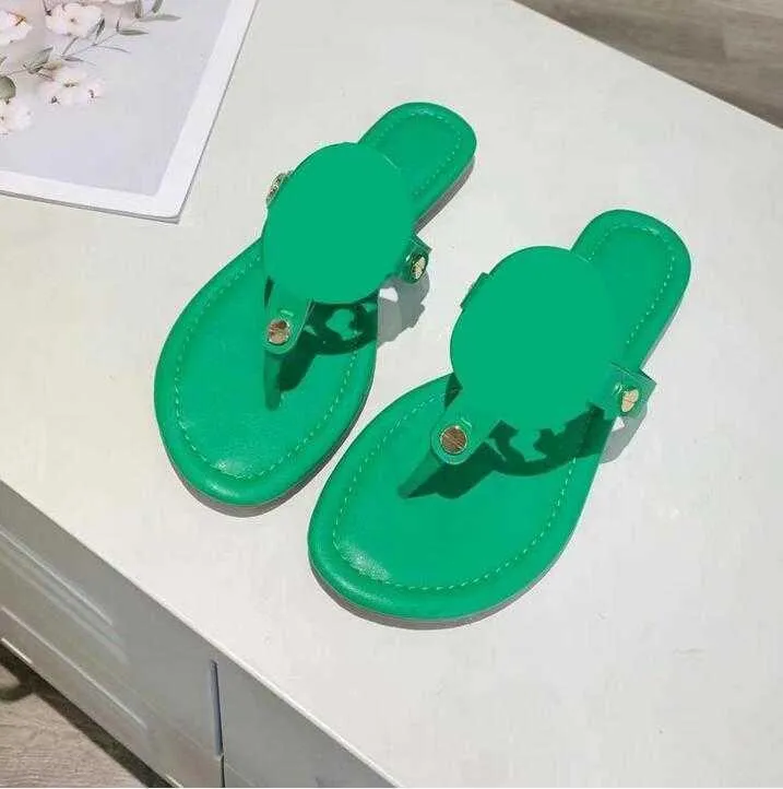 Stylist Women Sandals Hollow out Flat Slippers Studded Girl Slides Leather Slipper Beach Flip Flops Size 35-43 With Box