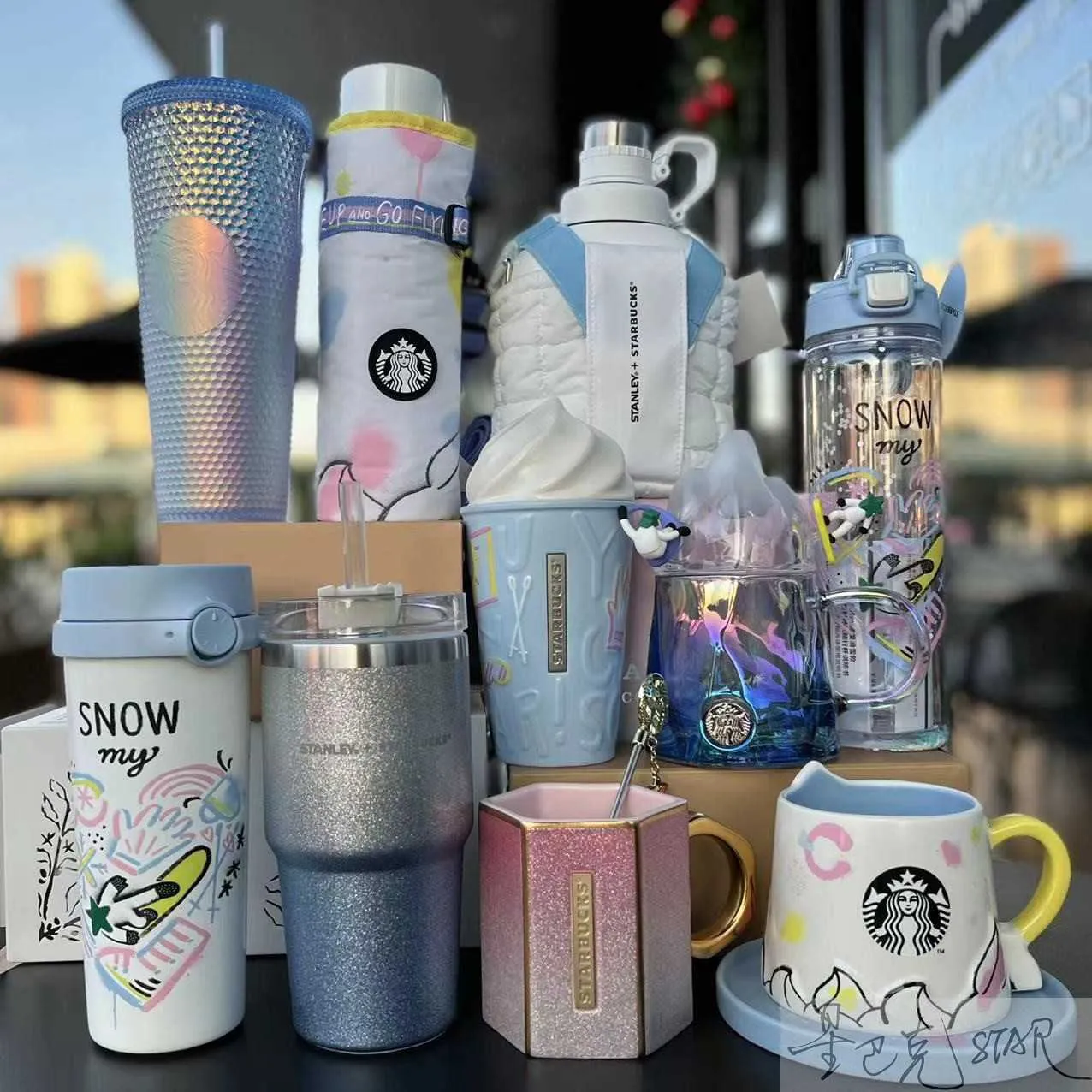 Starbucks New Year Cup winter skiing crystal snow mountain durian glass straw mark thermos cup set kettle