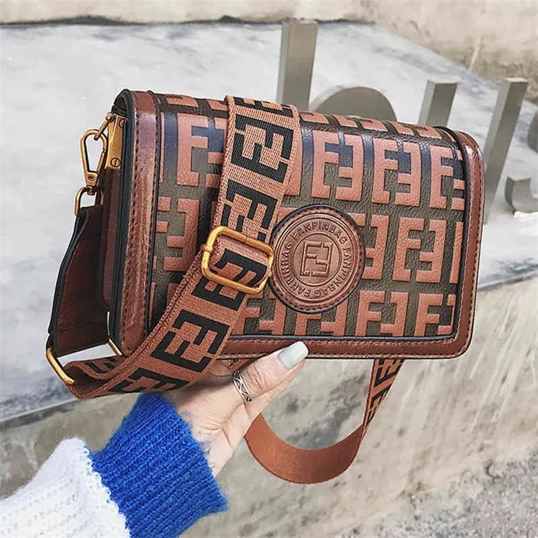 Bolso de diseñador Para comprar en línea Hasta un 50 % de descuento Bolso de hombro individual versátil de moda de banda ancha pequeño y cuadrado