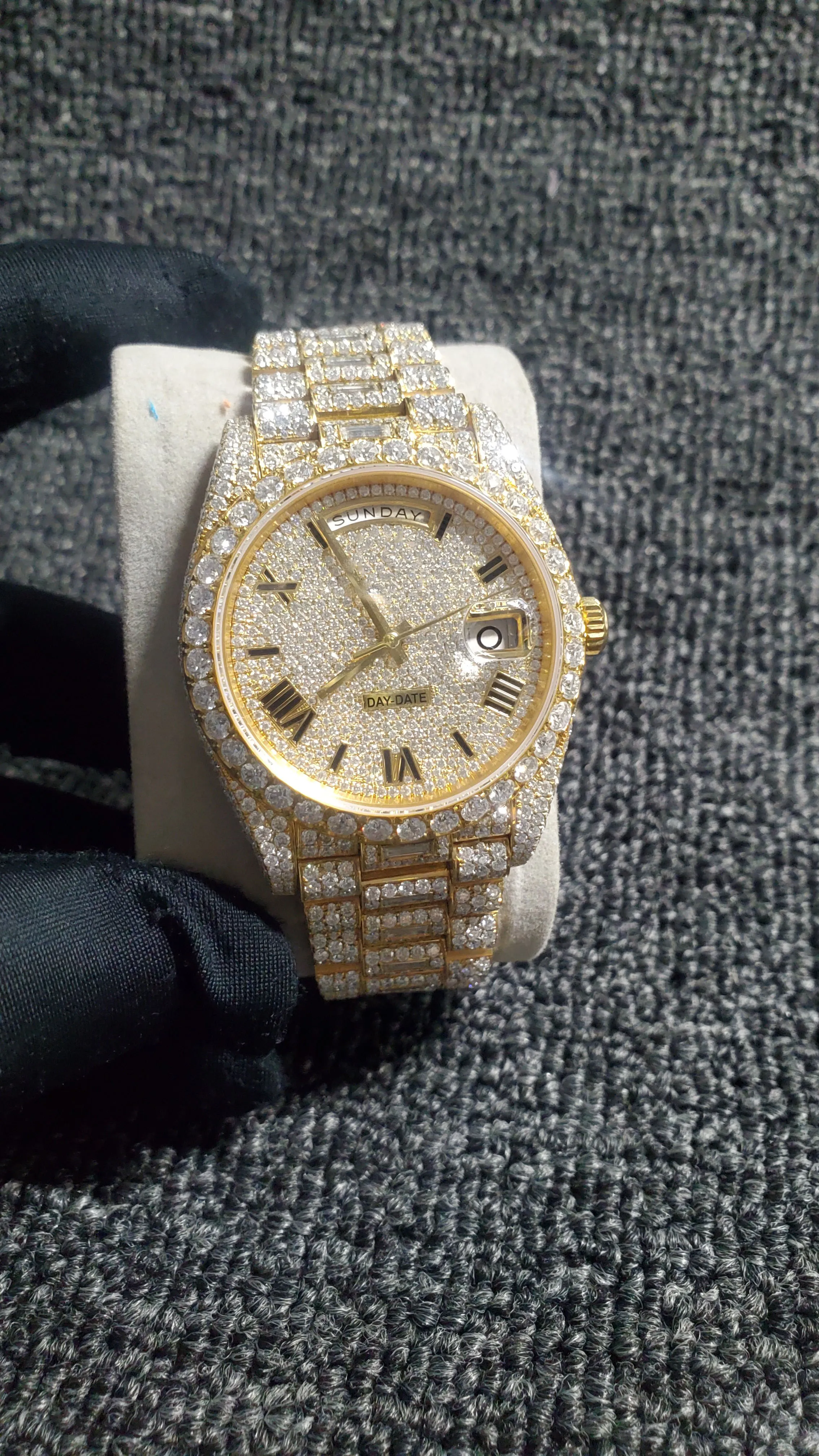 orologi di marca Moissanite 2022 Nuovo orologio con diamanti completamente ghiacciati PASSA TEST ETA 3255 movimento meccanico in oro giallo Scatola di orologi di lusso da uomo di alta qualità JLYE
