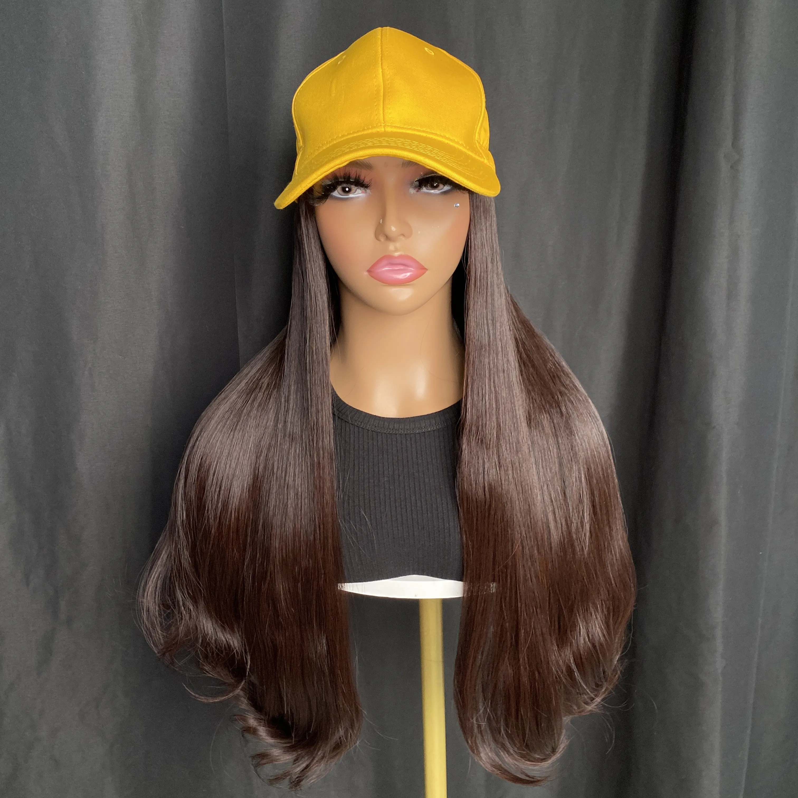 Parrucca da berretto da baseball gialla europea e americana di nuova moda Parrucca sintetica per capelli lunghi ricci