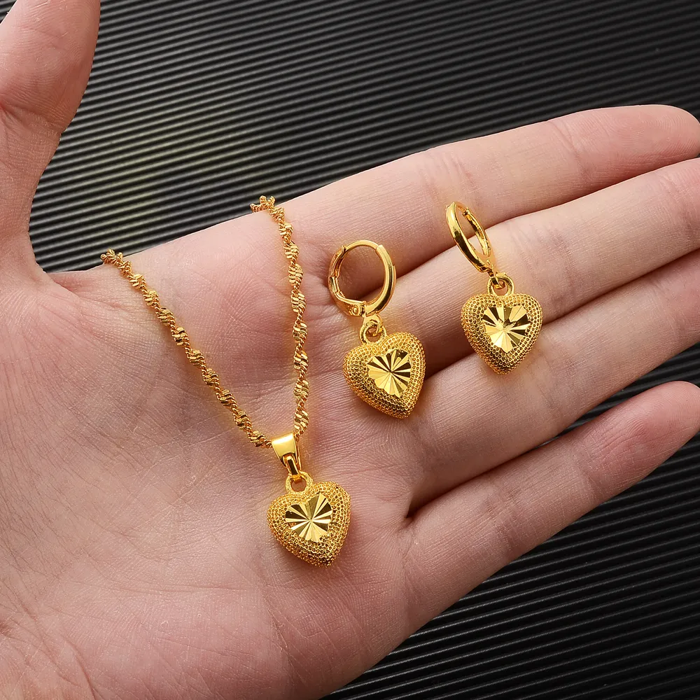 3 D Kalp Şekli Küpe Kolye Kolye Seti 14 k Sarı Ince katı Altın Takı Üzerinde Kadınlar Dubai