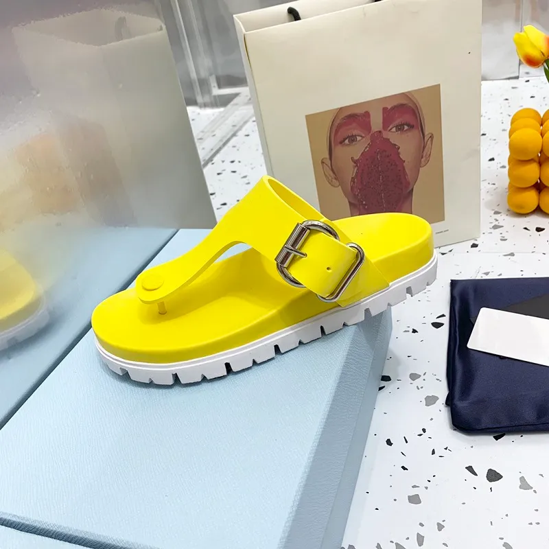 2022 Fashion Woman Sandal Designer Rubber Flip-Flops Eva Sole Lug Tread Metal spänne på den övre lädertäckta anatomiska innersolen Summery Womens Sandals Slipper PPPP