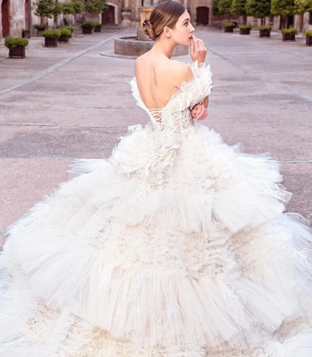 Strapless Sequin Ball Gown Wedding Dress with Crystal Beads Lace Applique  Tulle Sweep Train from Dhgate Ball Gown Wedding Dresses - price 281.91