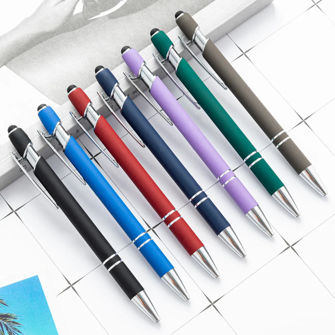 Werbe 2 in 1 Multifunktionsball -Kugelstifte Stift Soft Touch Screen Pen mit benutzerdefinierten Logo -Metall -Kugelschreiberstiften