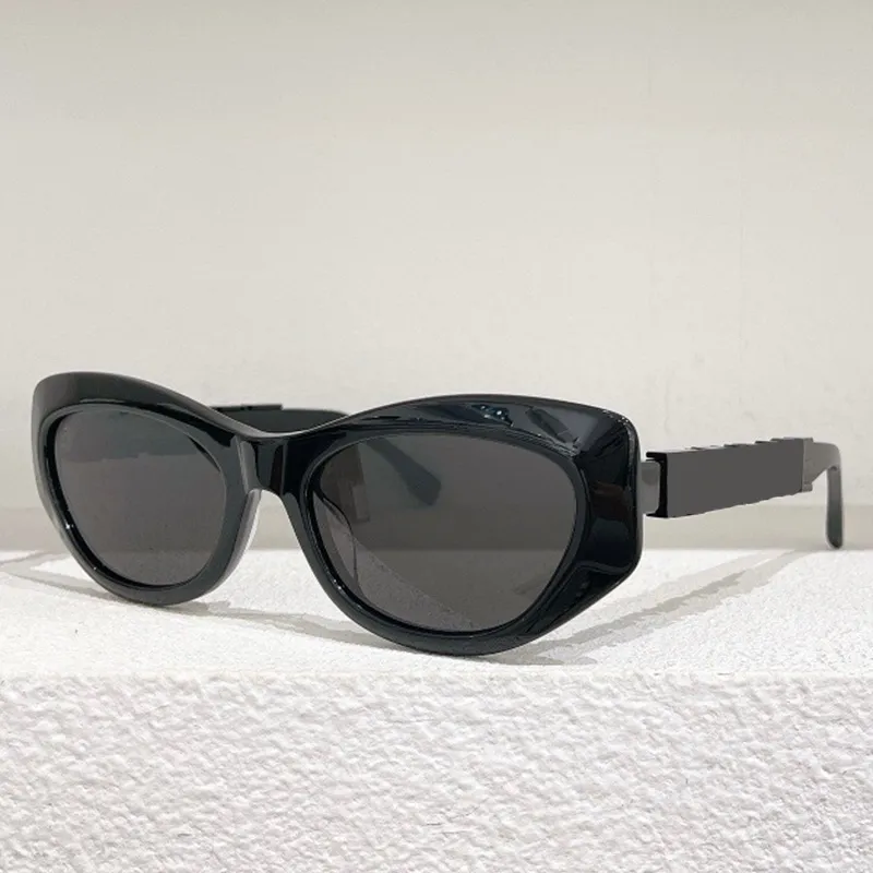 Fendace Cat Eye Sunglasses Black Acetate Frame With Gold  display picture 1