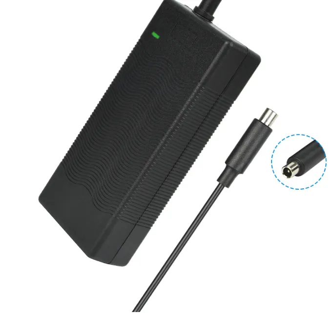 Chargeur 54,6V 2A Pour Trottinette électrique 48V — 3 Broches, Ventilé, Indicateur LED — Universel