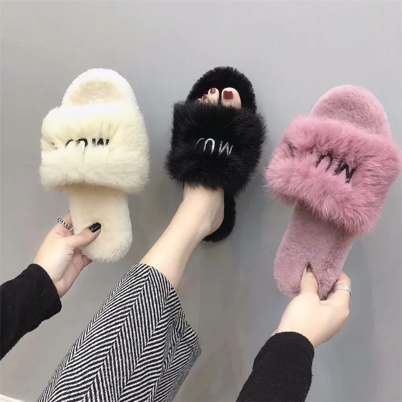 Moda Fluffy Slipper Furry Fels Flippers de verão Slippers de pele Slides de pele Ladies Sapatos planos Tamanho 3539 Y200423