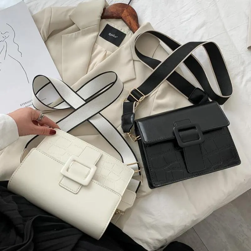 Nytt stenmönster axelväska modedesigner handväskor breda remmar crossbody väskor för kvinnor reser klaff lady handväska