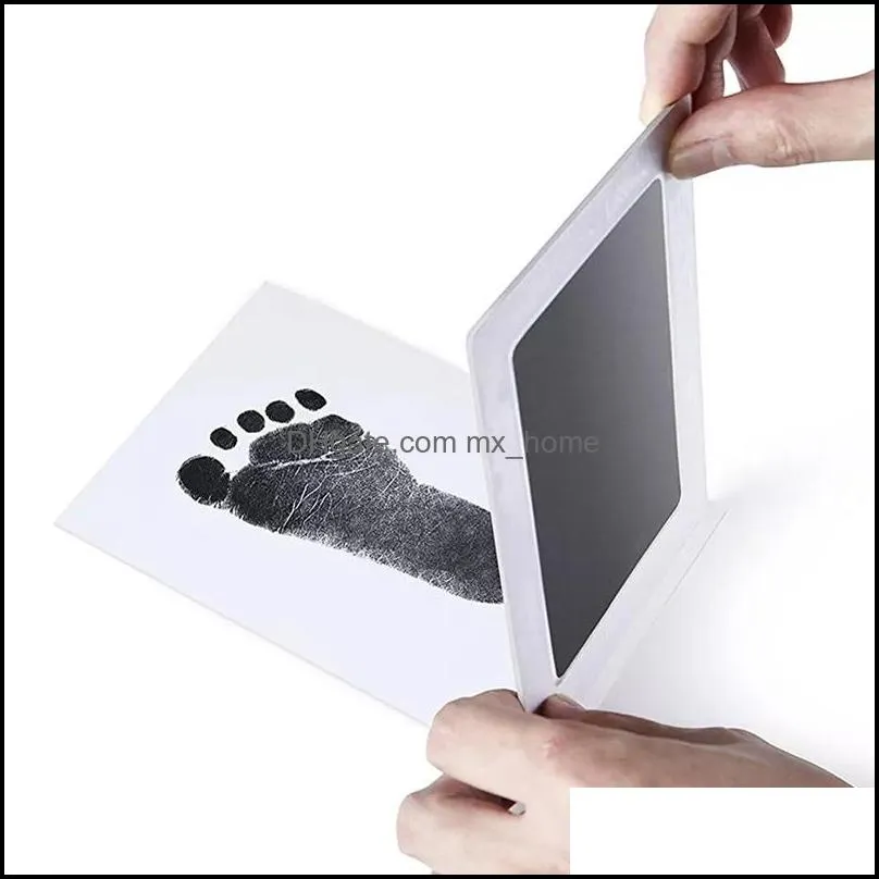 Safe Non-toxic Baby Footprints Handprint Craft Tools No Touch Skin Inkless Ink Pads Kits for 0-6 months Newborn Pet Dog Paw Prints