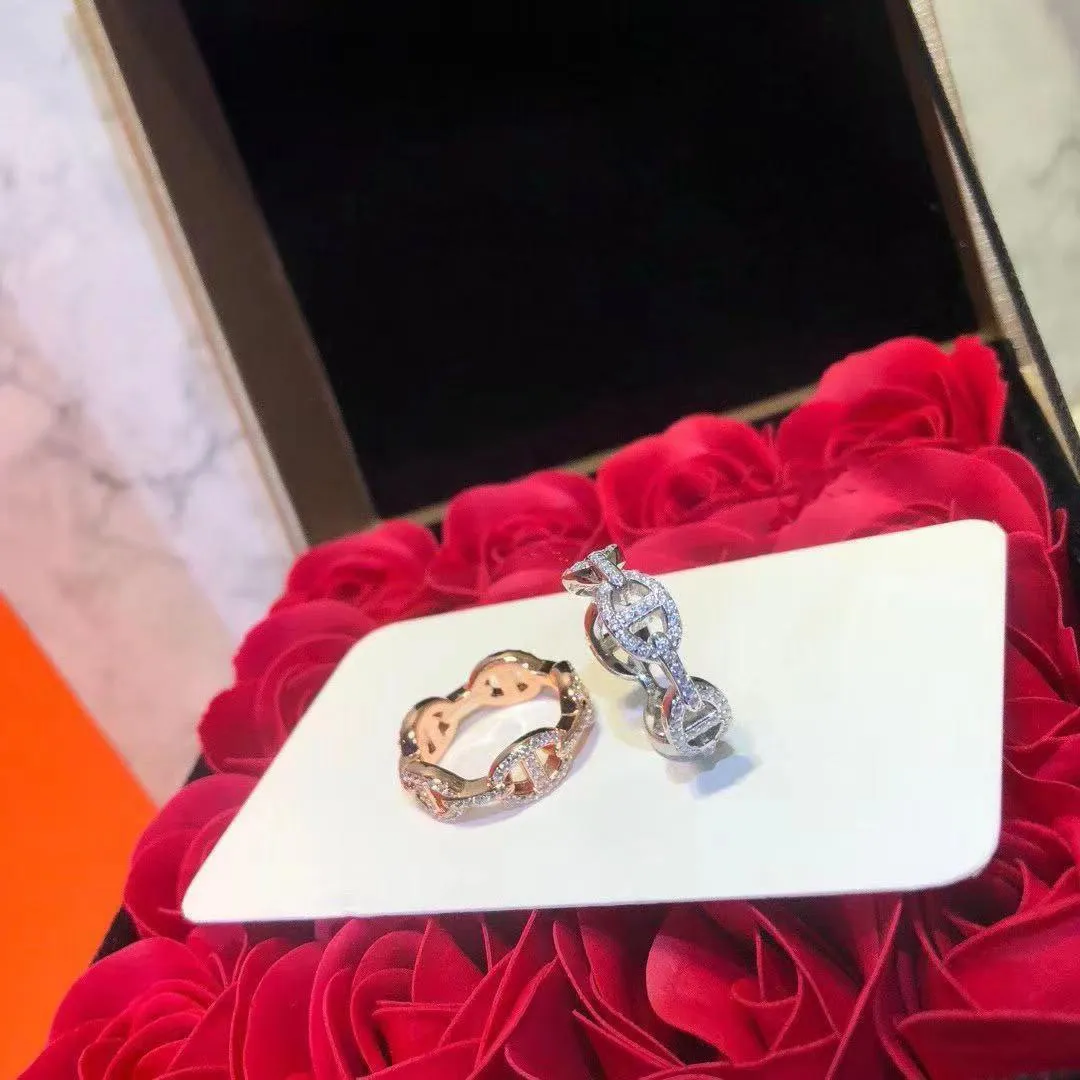 Камни Женское кольцо Роскошные дизайнерские кольца с боковыми камнями Буквы с бриллиантами Модное обручальное кольцо Высококачественное универсальное подарок ко Дню святого Валентина