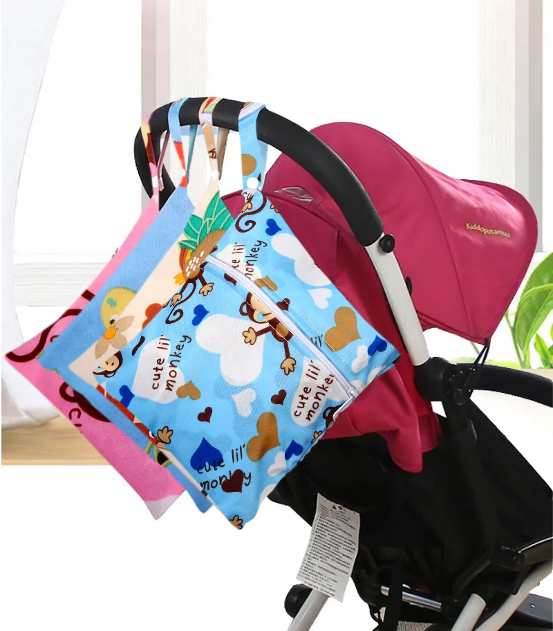 Bolsa de bolso impressa Bolsa de fraldas reutilizáveis ​​de fraldas reutilizáveis ​​TPU portátil TPU Baby Baby Nappy Bags Tamanho Mini Sagas úmidas molhadas 20x26cm