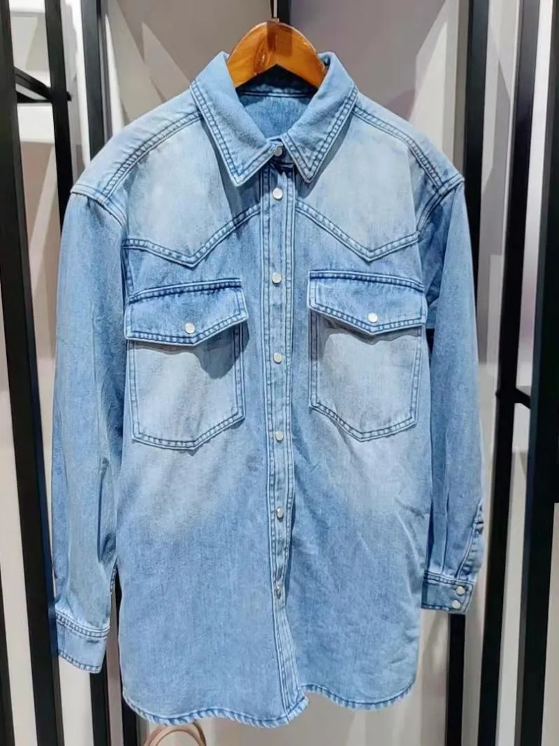 Jackets femininos de camisa de bolso duplo feminino Jaqueta de jeans de trespôs de manga comprida 2022 Spring Ladies simples Cardigan azul claro C
