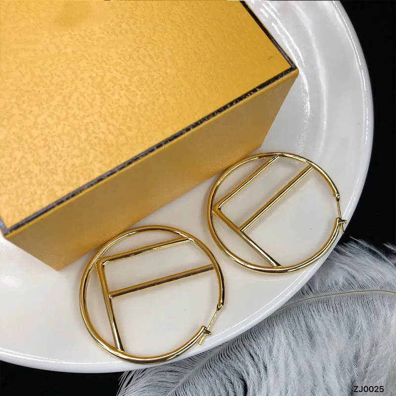 Designer örhängen klassiska minimalistiska stud bokstäver guld stora rundor runda örhänge för kvinnor högkvalitativa varumärkes smycken bröllop parti bra