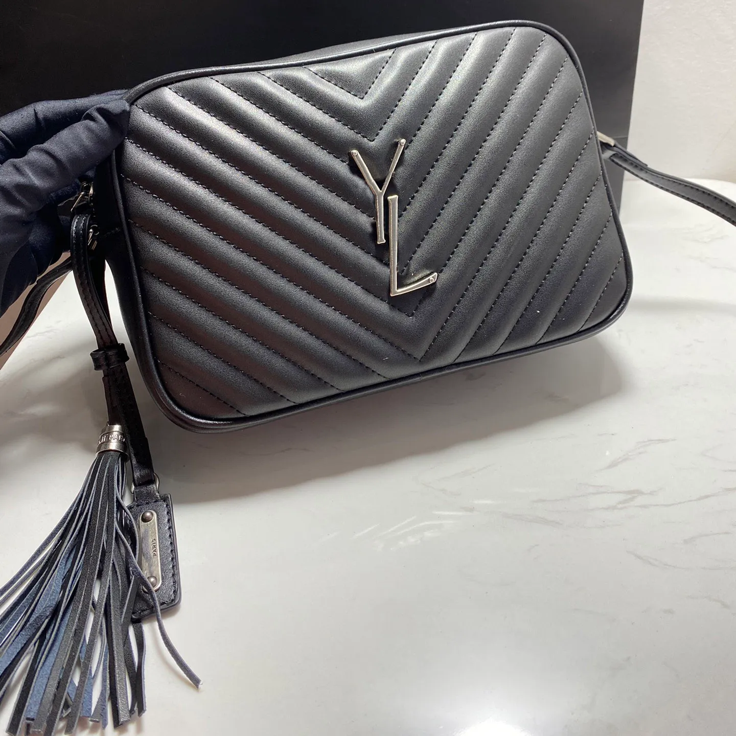 販売売筋品 22ss Loulou女性フラップバッグ黒い色キルティングマテラスイタリアンナビック牛革ショルダーストラップブラックシルバーメタルハードウェアデザイナーカメラバッグ23 16 6cm 直営店一覧 東京 Vtech Computer Com