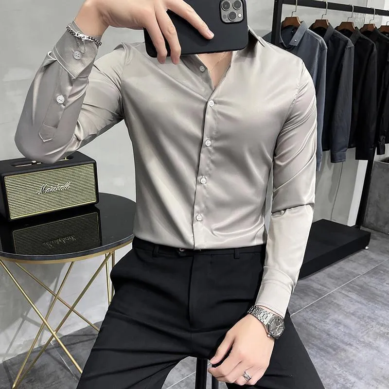 Camisas casuais masculinas Vestido de seda lisa e preto Menções brancas de roupas elegantes de roupas de moda