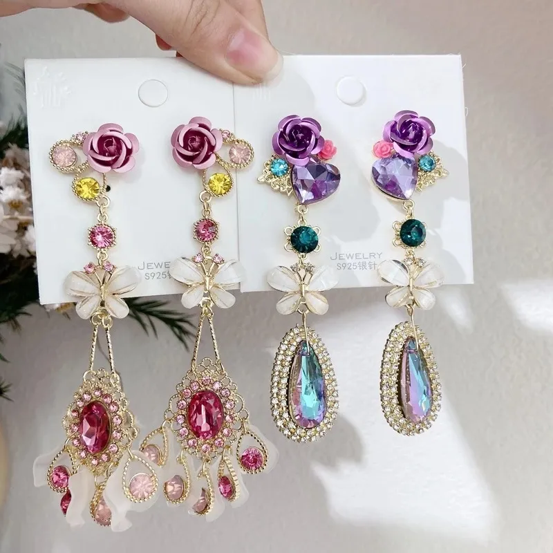 Dangle ChandelierTrendy Kore Lüks Kelebek Çiçek Kristal Uzun Damla Küpeler Kadınlar Moda Waterdrop Party Pentientes Takı Hediyeleri