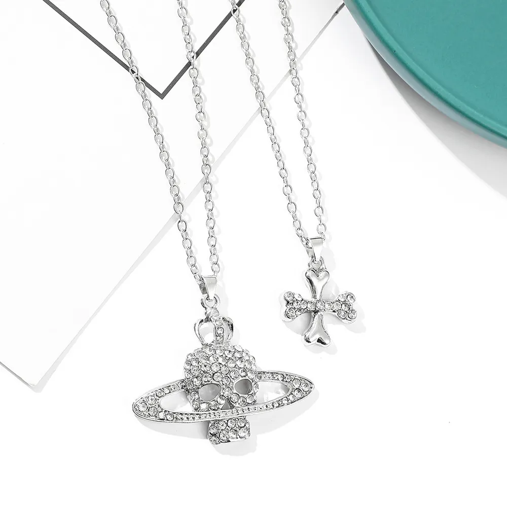 ☆ DHgate 추천 핫 아이템: 토성 행성 목걸이 : 여성, 할로윈, 크리스마스를위한 고딕 두개골 크로스 뼈 펑크 펜던트