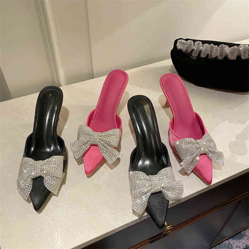 Slippers mode vrouwen puntige teen ondiepe dia's muilezels schoenen dunne hoge hakken roze zwarte strass boog 220328