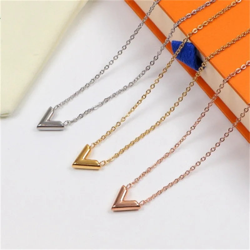 Designer Jewelry Stainless Steel for Women Lovers Simple V Pendant Necklace Earring Set Womens Fashion Engagement Jewellery Letter Pendants Necklaces 2024