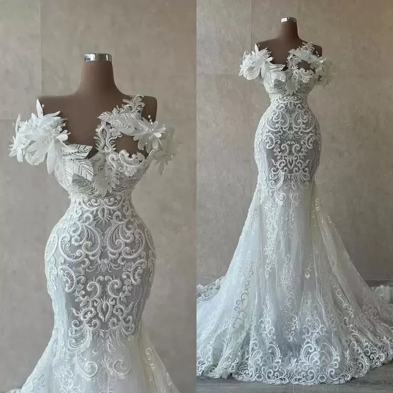 2022 Abiti da sposa a sirena in pizzo Sweep Train Abito da sposa Una spalla Fiori fatti a mano Perline Plus Size Senza maniche Custom Made vestido de novia