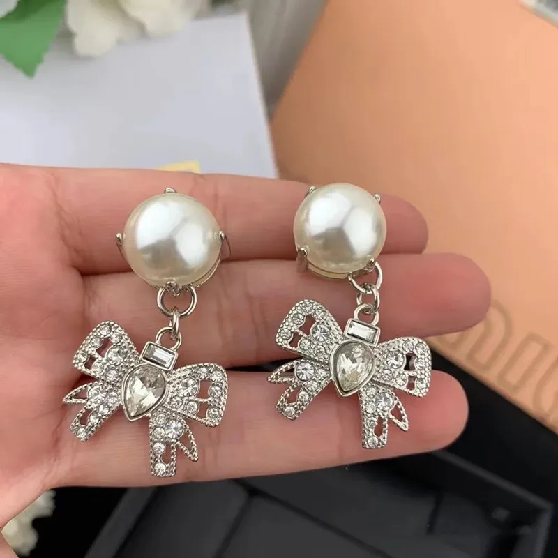 Girls Sweet Pearl Crystal Pendant Pendant Orecchini M Brand Shining Bowknot Carino orecchio anelli gioielli per scatola di nozze Imballaggio