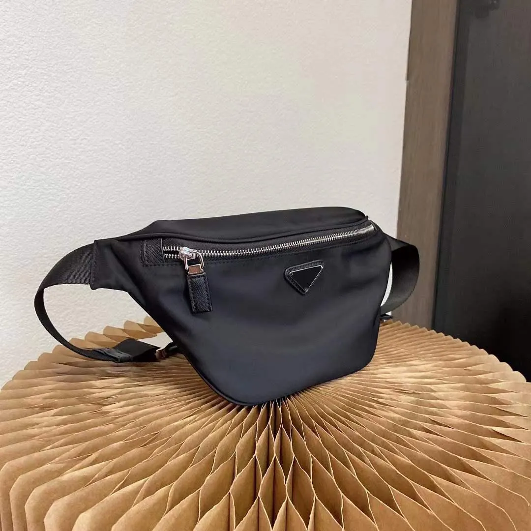 Designers väskor bumbag midjepåse cross body axel packbag luxurys bumbags crossbody fanny pack designer män kvinnor bälte plånbok svart mångsidig stil mycket bra