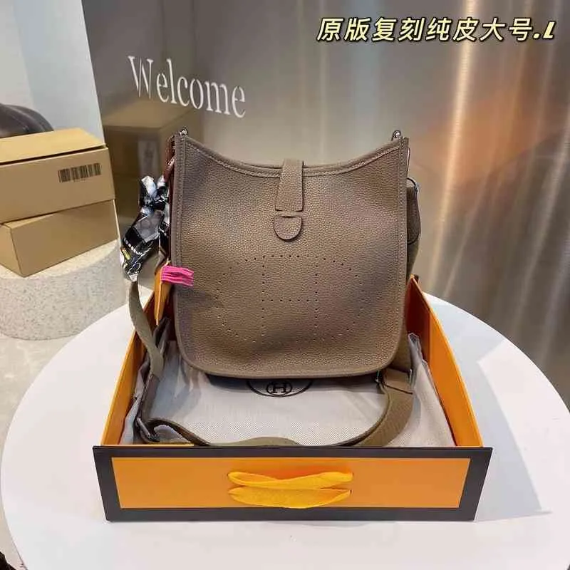 安い購入 海外限定 クラシックファッションエブリネスハンドバッグハイエンドファーストレイヤーカウレザーバケットバッグ22最も人気のある女性のリッチパターンh中空シングルショルダーメッセンジャー 公式ストア Acelerando Com Ec