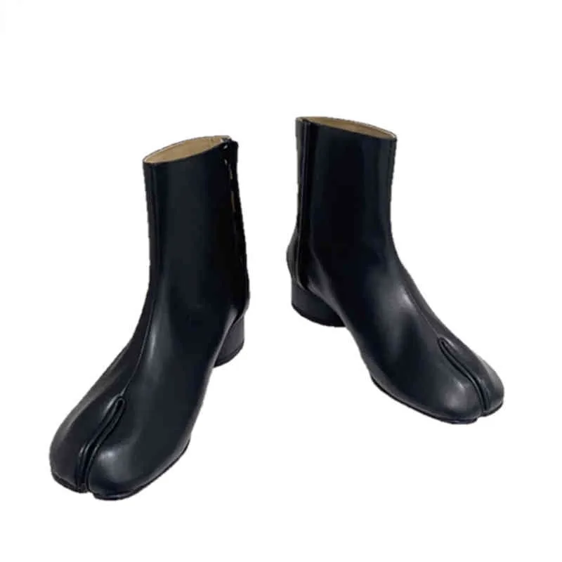 Boots Women Split Toe Ninja Tabi Leather Onkle MM6 CHELLENT CHELLENT 3.5CM ارتفاع متوسط ​​الكعب أحذية امرأة قصيرة 220805