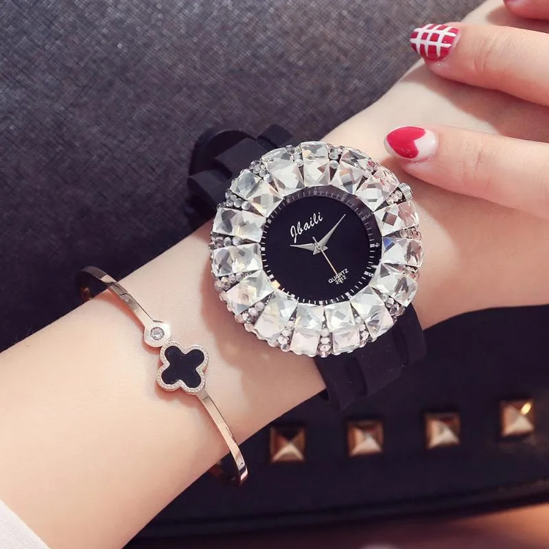 Wristwatches Luxury Big Diamond Ladies Watch Women Fashion Bling Crystal Watches Cute Silicone Band Casual Dress Wristwatch Cloc