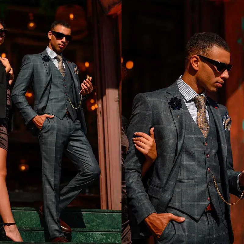 Men's Suits & Blazers Dark Gray Plaid Men Suit Tailor-Made 3 Pieces Single Breasted Modern Fashion Wedding Business Causal Prom Coat Pants T
