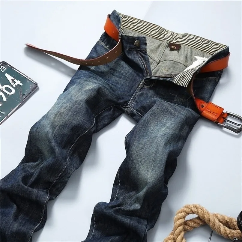 Högkvalitativ Mäns Mode Jeans för Unga Män Försäljning Byxor Casual Slim Rak Byxor Märke HOWDFEO 220328